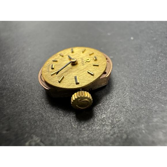 Vintage Omega Watch Movement 17 Jewels Swiss 15.4MM Gold Dial For Parts main image 6
